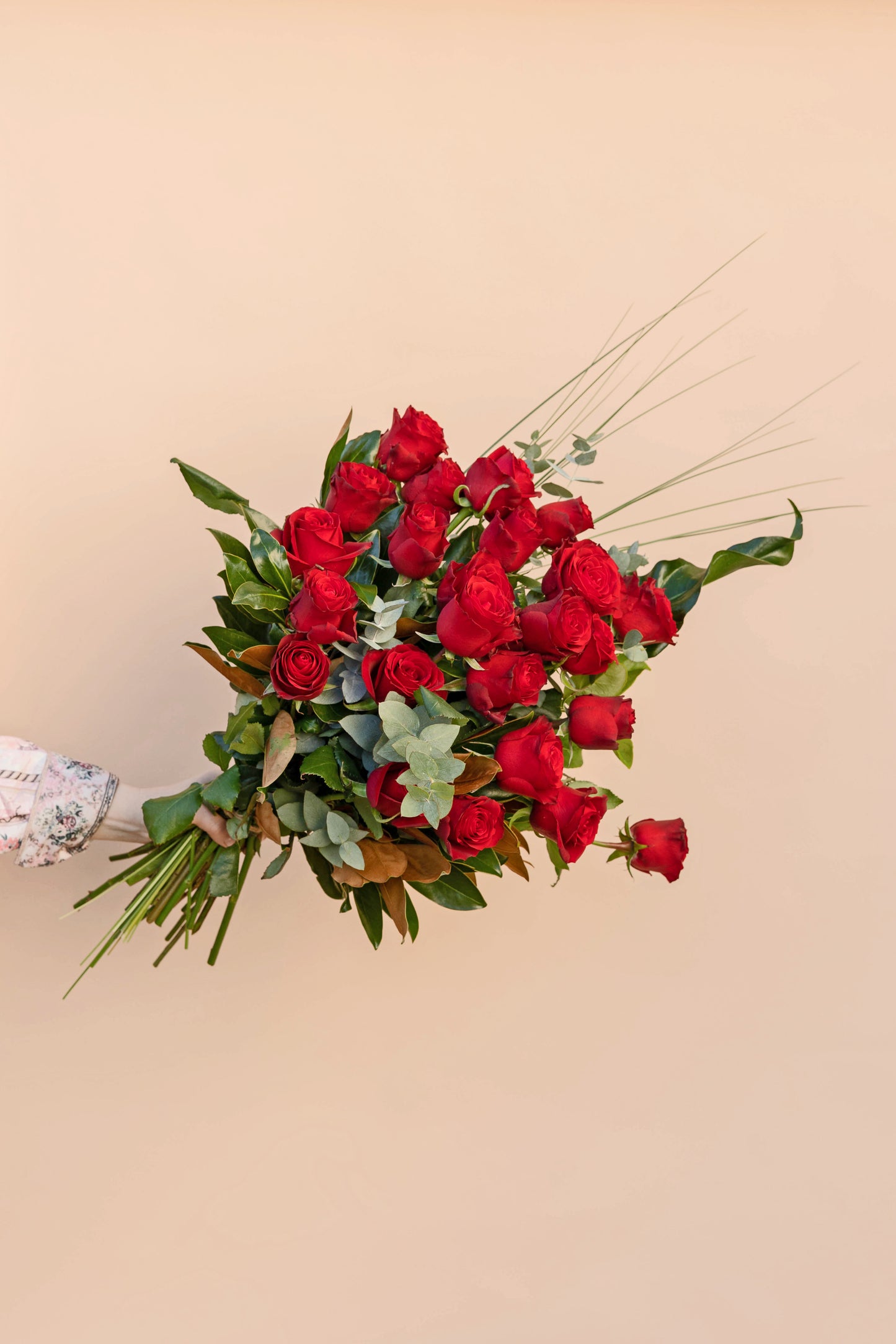24 Heart Strings - 2 dozen Red Rose
