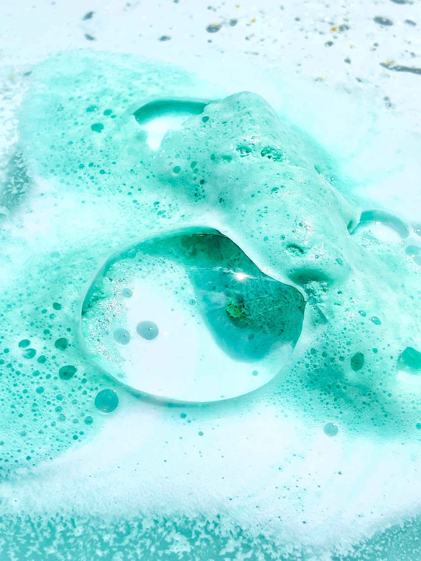 Summer Salt Body Crystal Bath Bomb Aquamarine (Lemongrass)