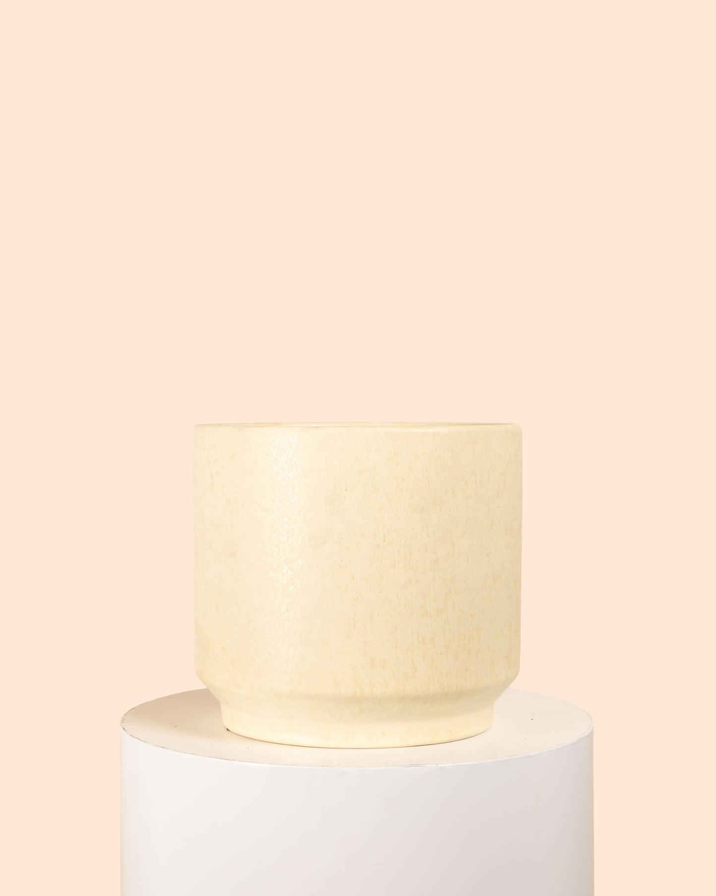 Yoko Pedestal Pot (Ecru)